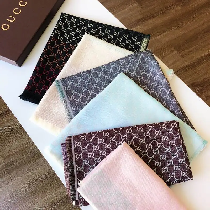 Gucci silk scarf 140X140cm E04